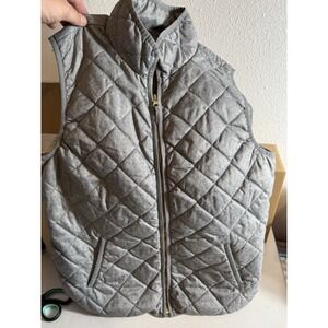 Old Navy Large women's size L gray quilted vest, 2 pockets full zipper